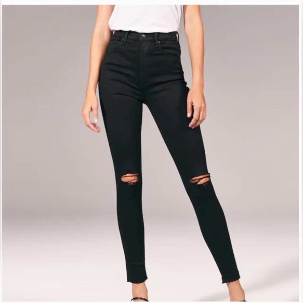 Abercrombie & Fitch jeans size 28 (size 6) Skinny High Rise Black jeans Raw Hem‎